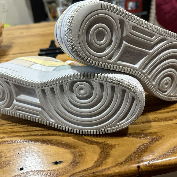 NIKE AIR WOMENS 7.5 - Picture 4 of 4